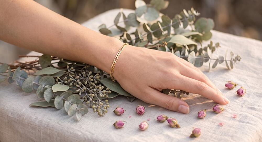 NWT 18k Gold Plated Figaro Chain Bracelet | Tarnish-Free Dainty Jewelry